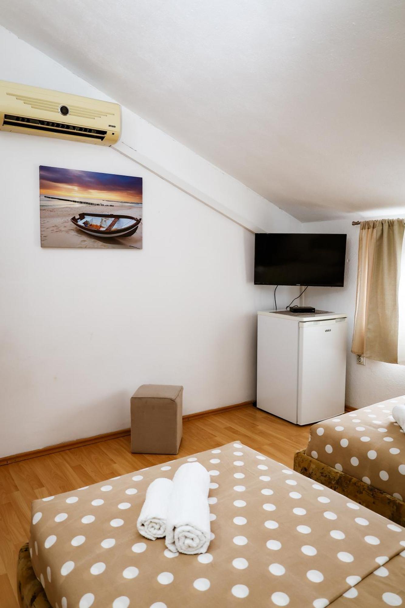 טיווט Apartments Djukic מראה חיצוני תמונה