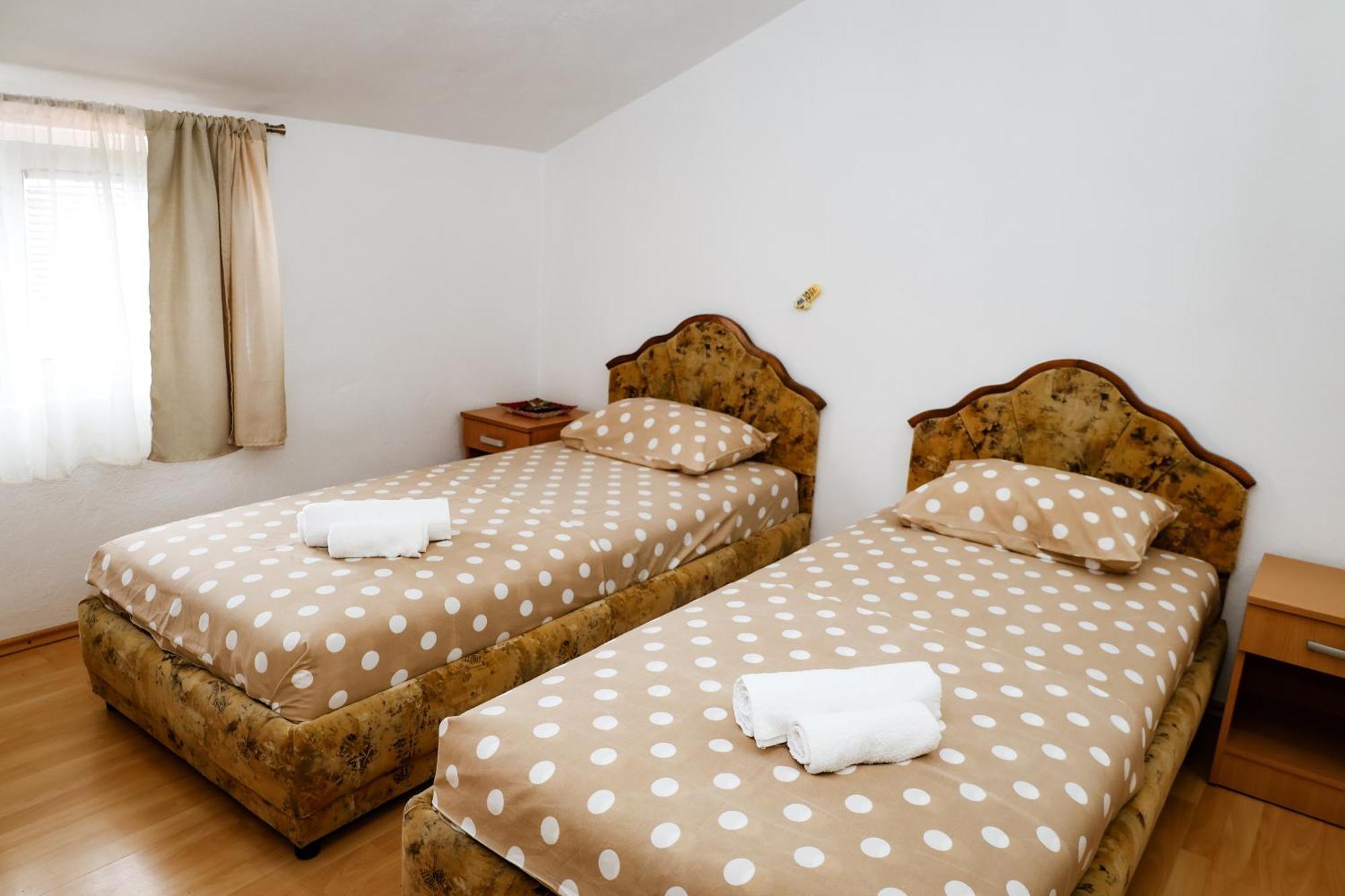 טיווט Apartments Djukic מראה חיצוני תמונה