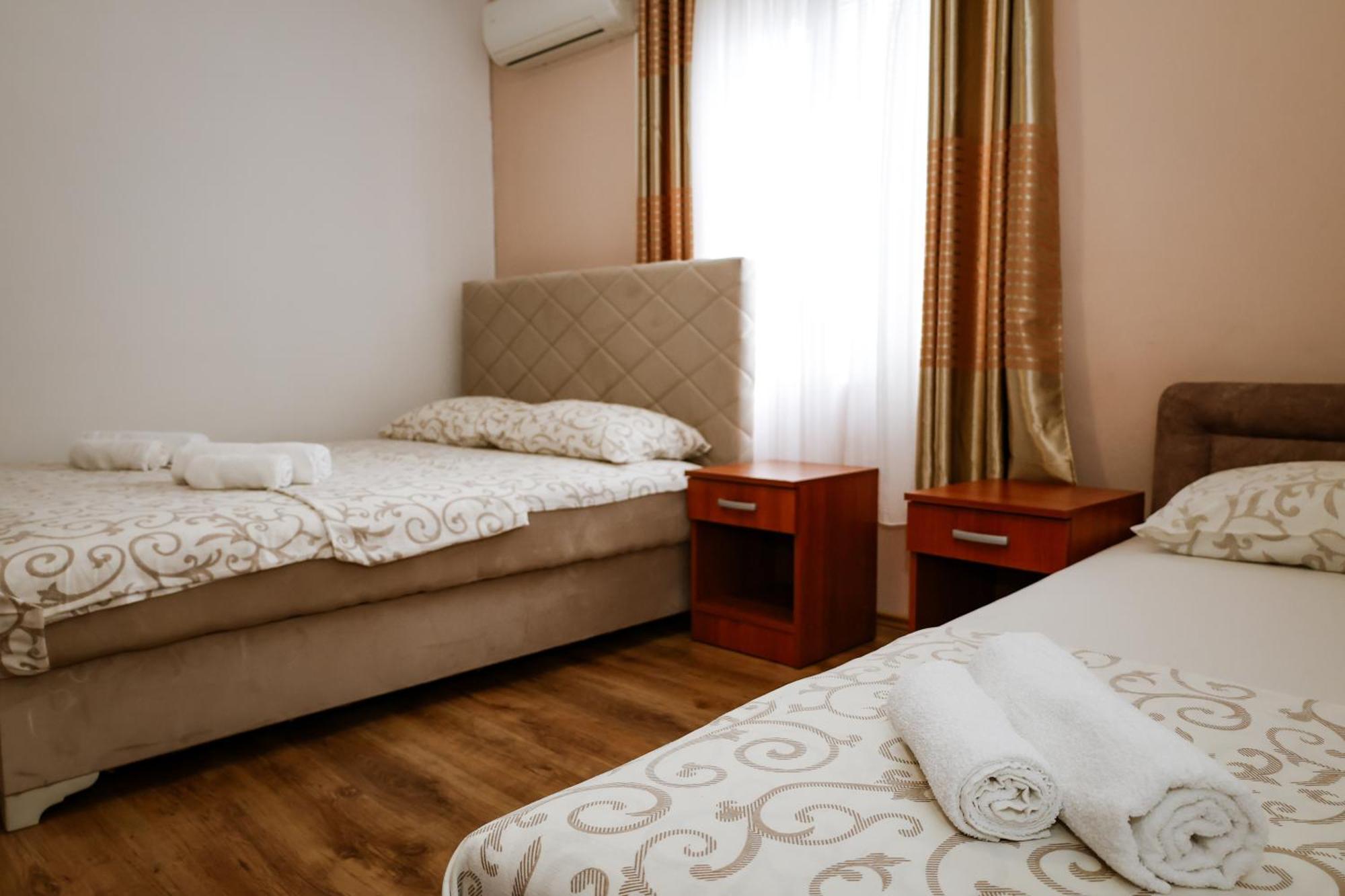 טיווט Apartments Djukic מראה חיצוני תמונה